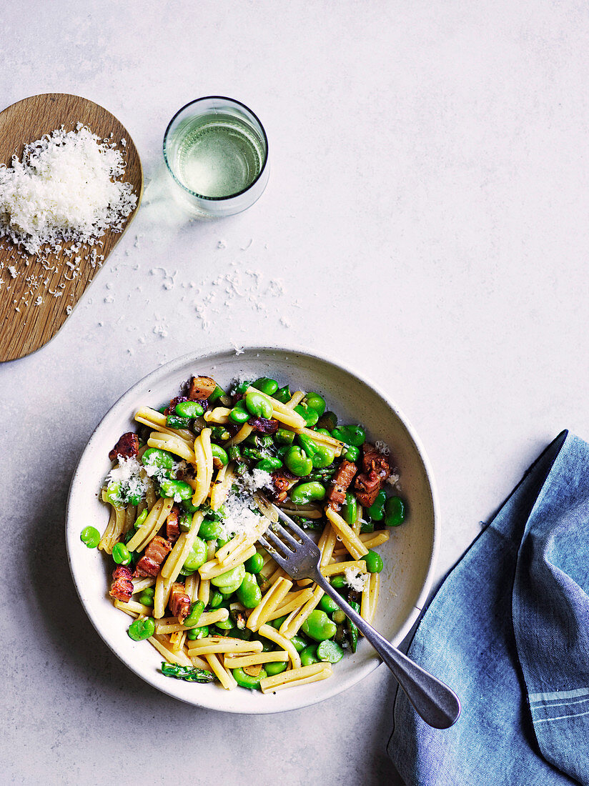Pasta with spring vegetables and pancetta