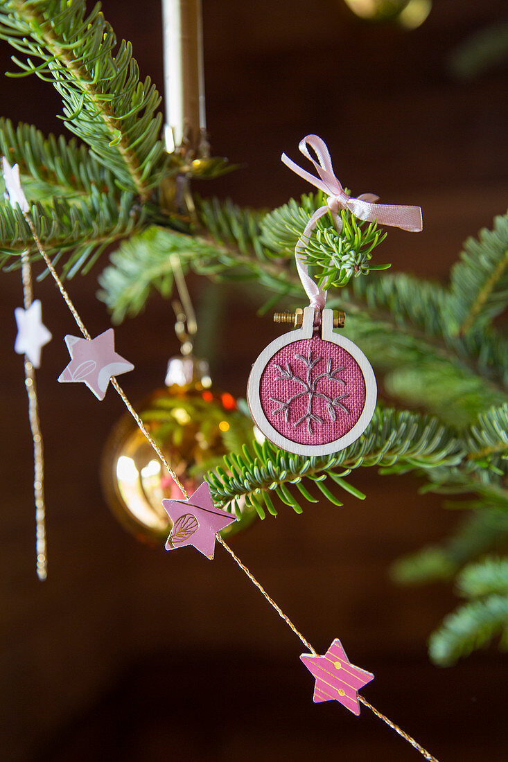 Christmas-tree decoration: embroidered snowflake in embroidery frame