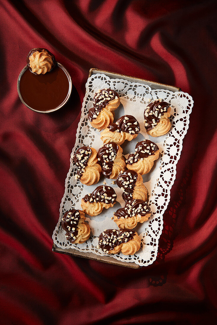 Pipped biscuits with chocolate glaze