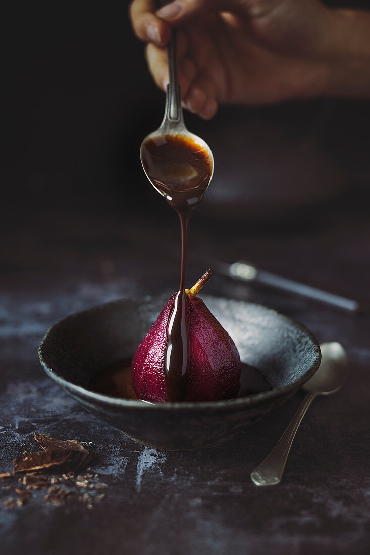 Red wine pear with chocolate sauce (vegan)