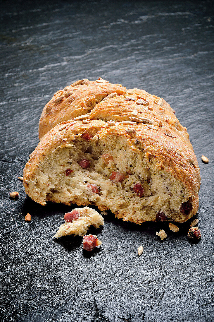 Pomace bread with bacon