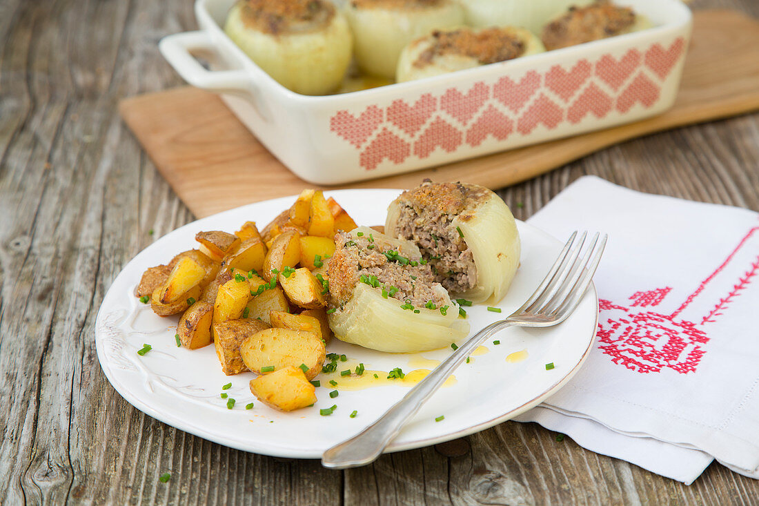 Stuffed onions with minced meat and baked potatoes