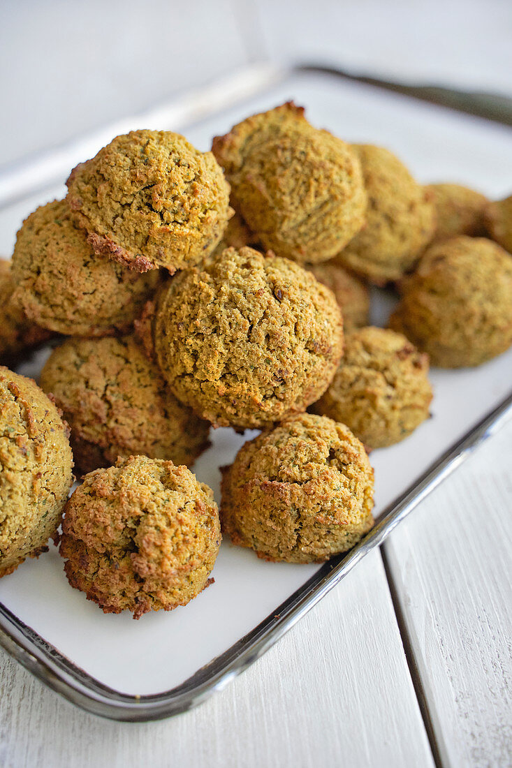 Baked falafel with sun-dried tomatoes
