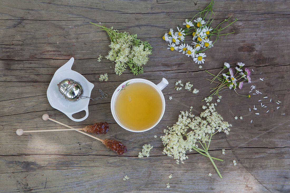 Flower tea with elderflower, chamomile and daisy