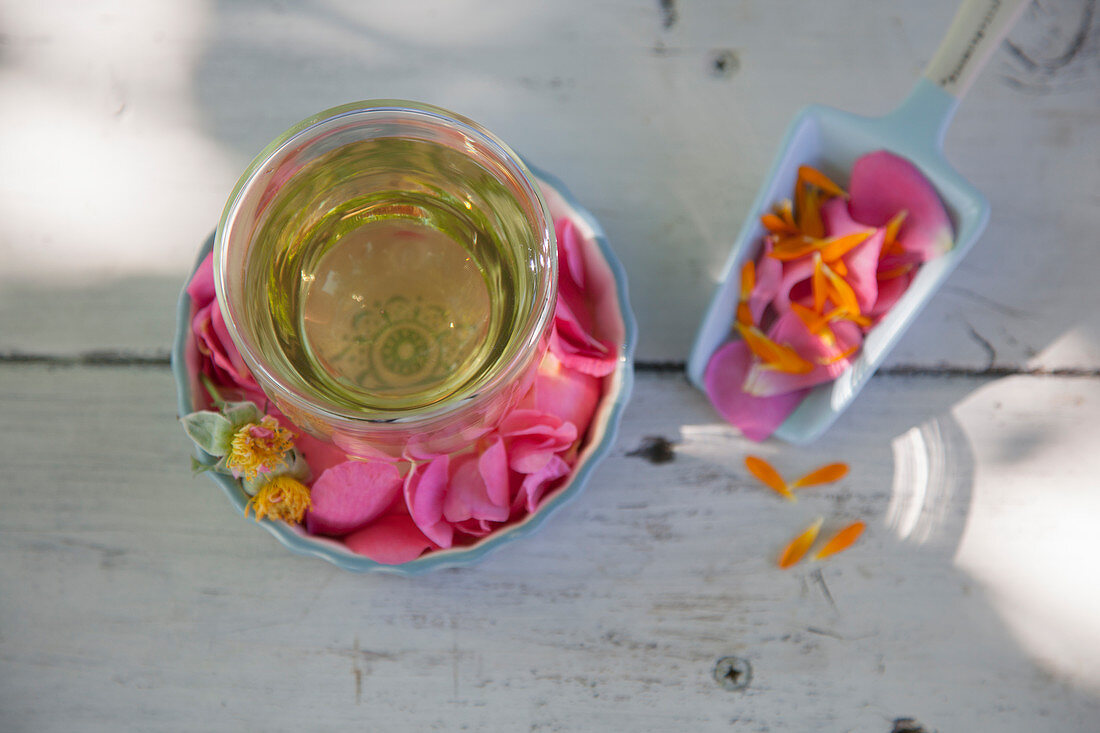 Nerve tea with rose petals