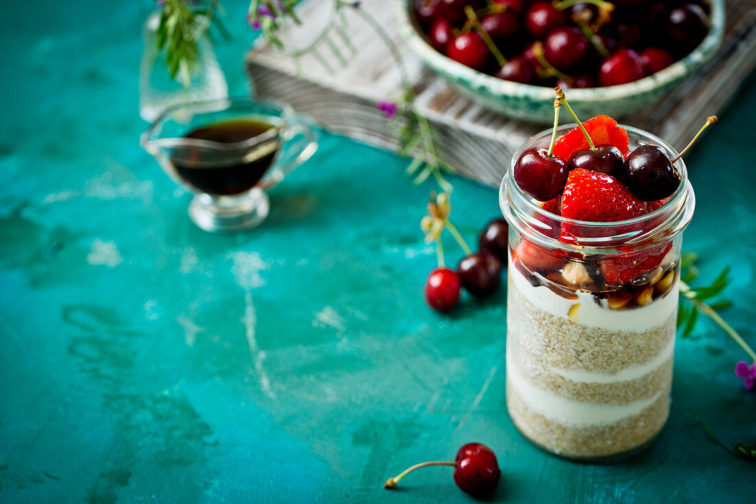 Porridge mit frischen Sommerfrüchten