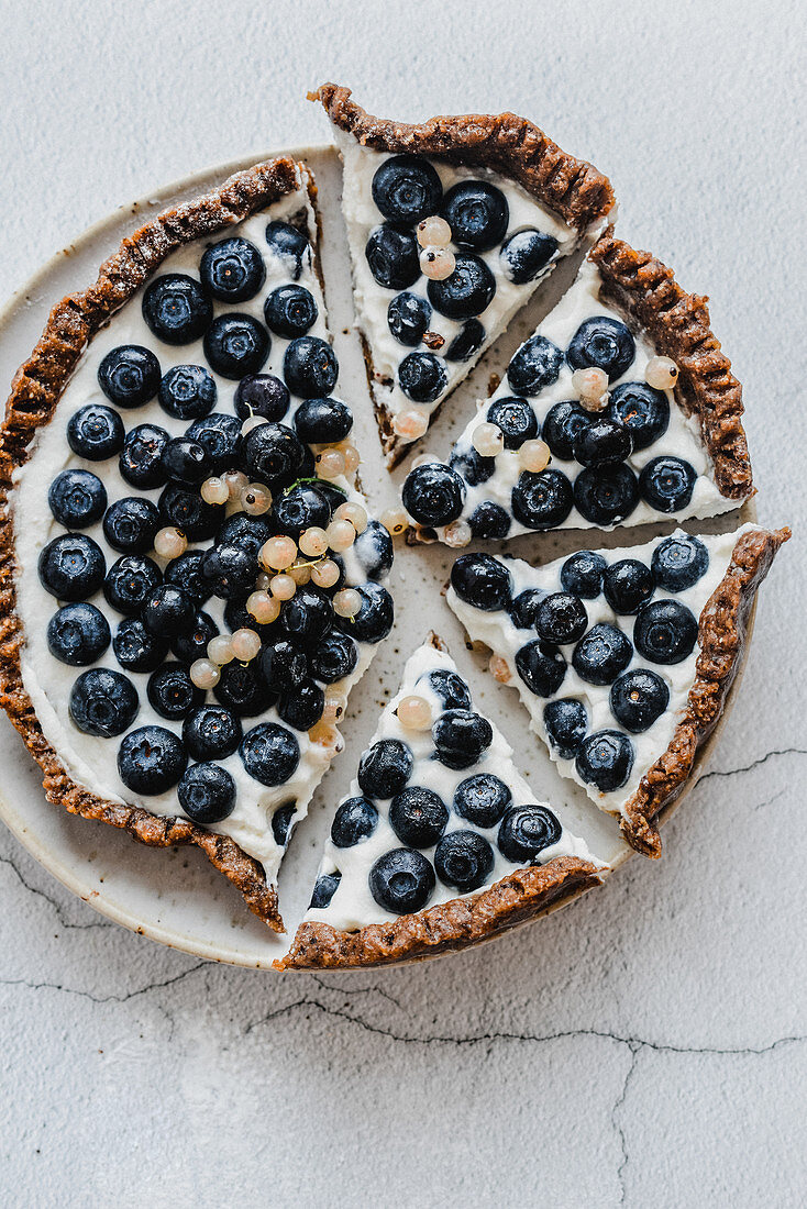 Vegan cashew cheesecake with blueberries