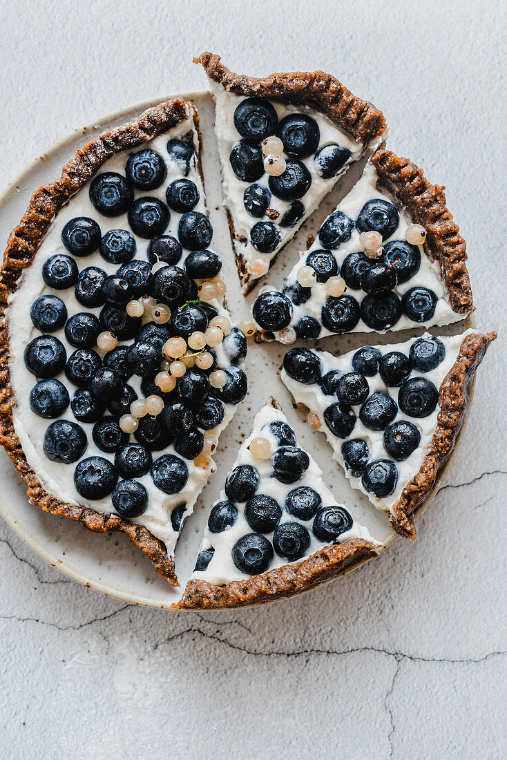 Veganer Cashew-Käsekuchen mit Blaubeeren