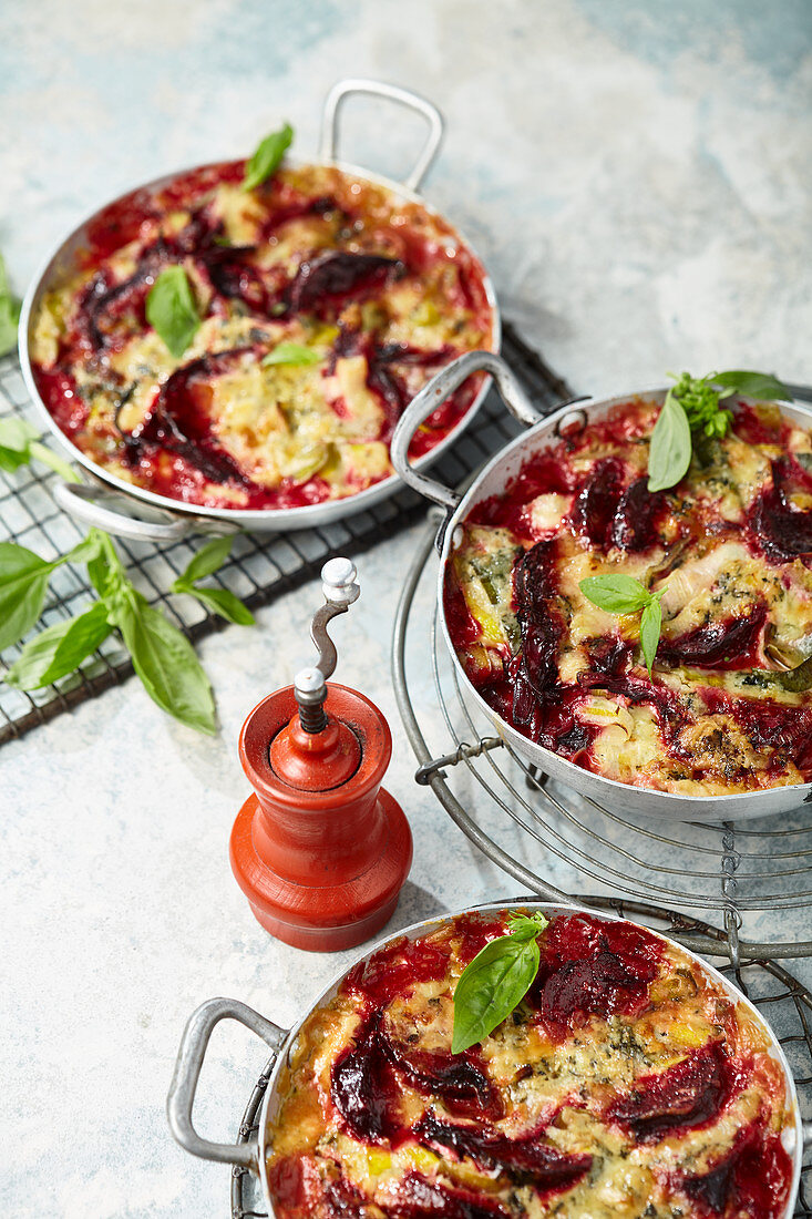 Beetroot gratins with a blue mold crust