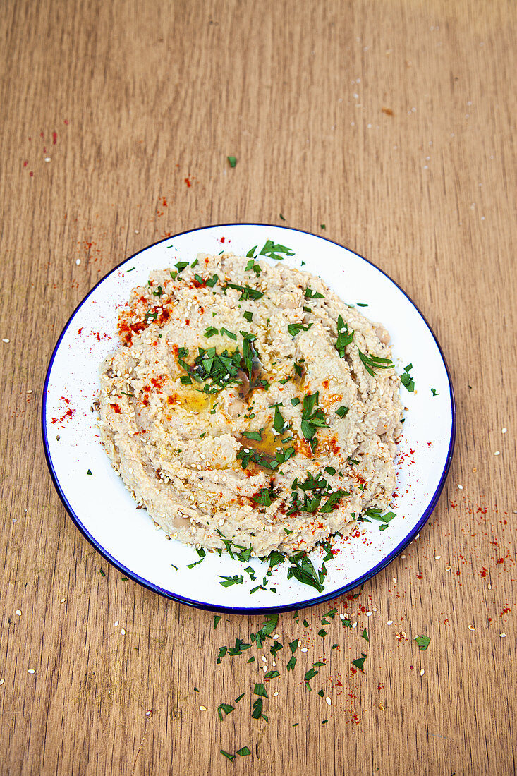 Hummus with parsley and sesame seeds
