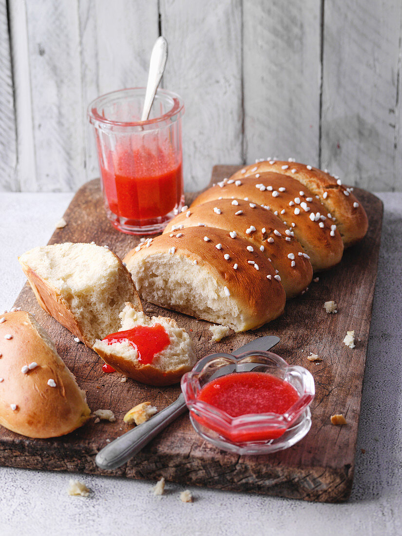 Soft bread with strawberry jam (North Rhine-Westphalia)