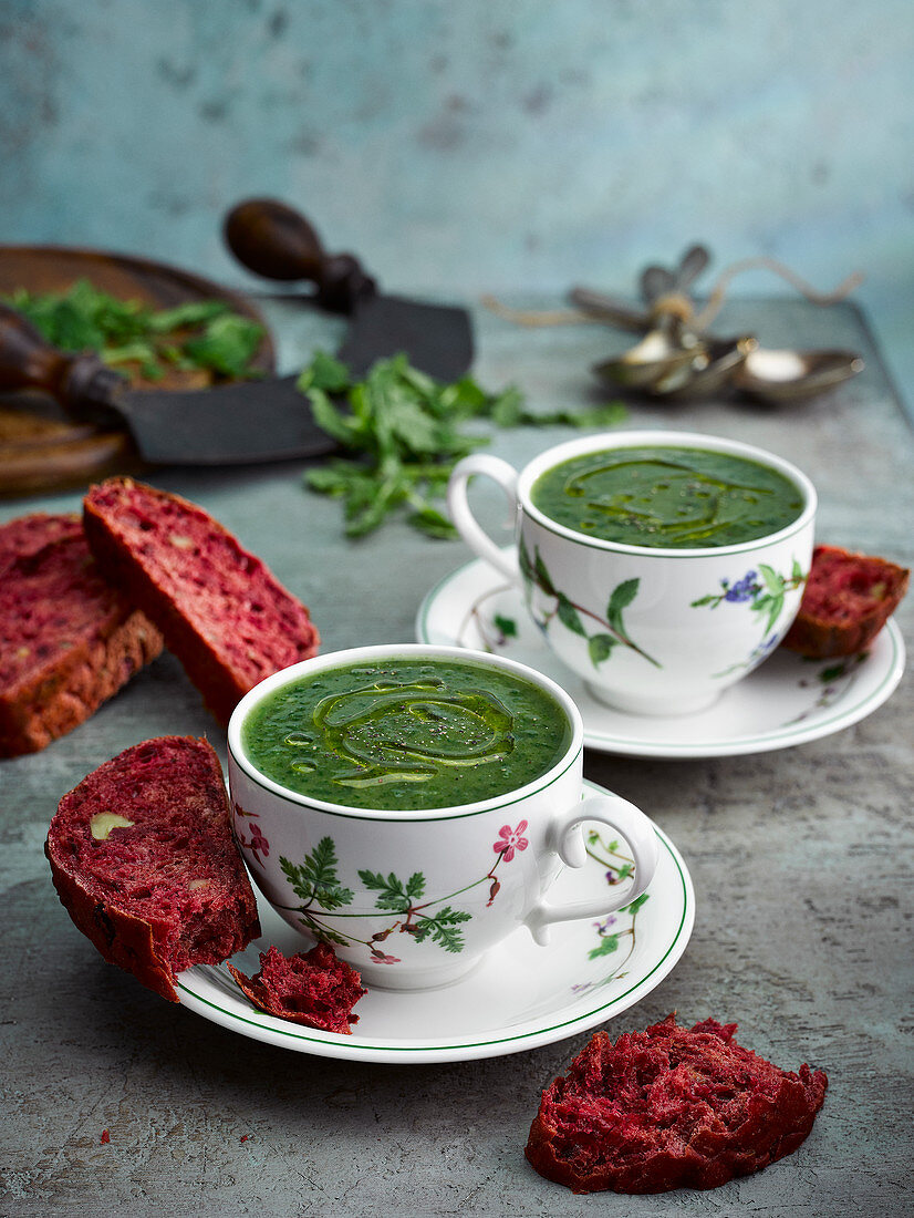 Nettle soup with beetroot and walnuts bread