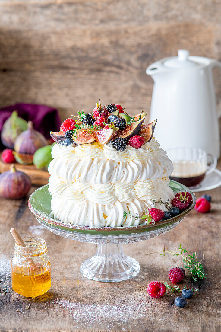 Feigen-Pavlova mit Honig