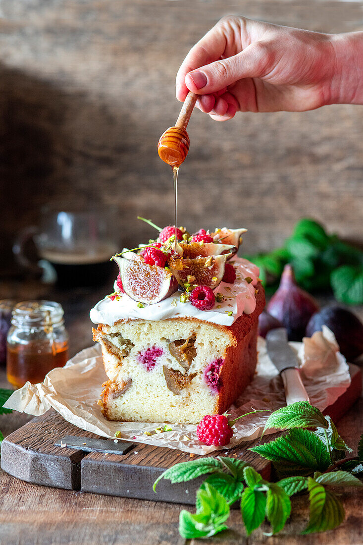 Fig and raspberry cake