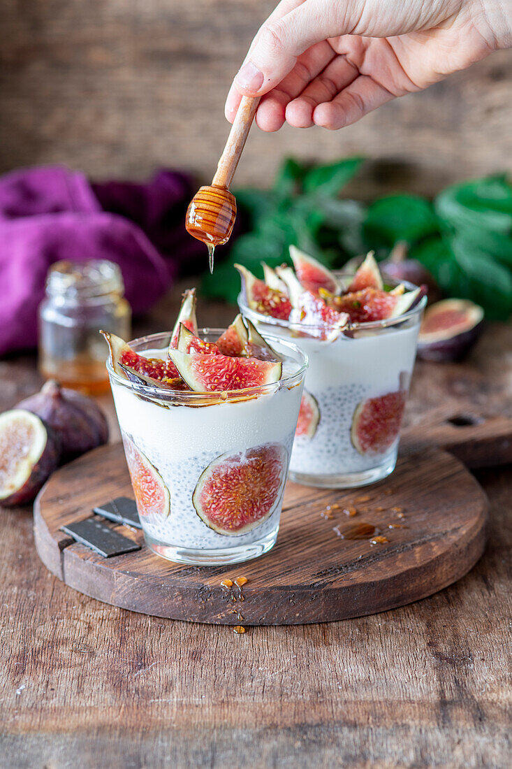 Chia pudding with figs
