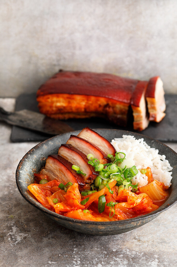 Kimchi-Bowl mit Schweinebauch