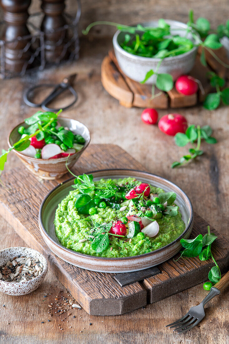 Green pea hummus