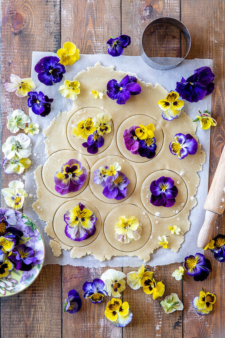 Making biscuits with edible flowers