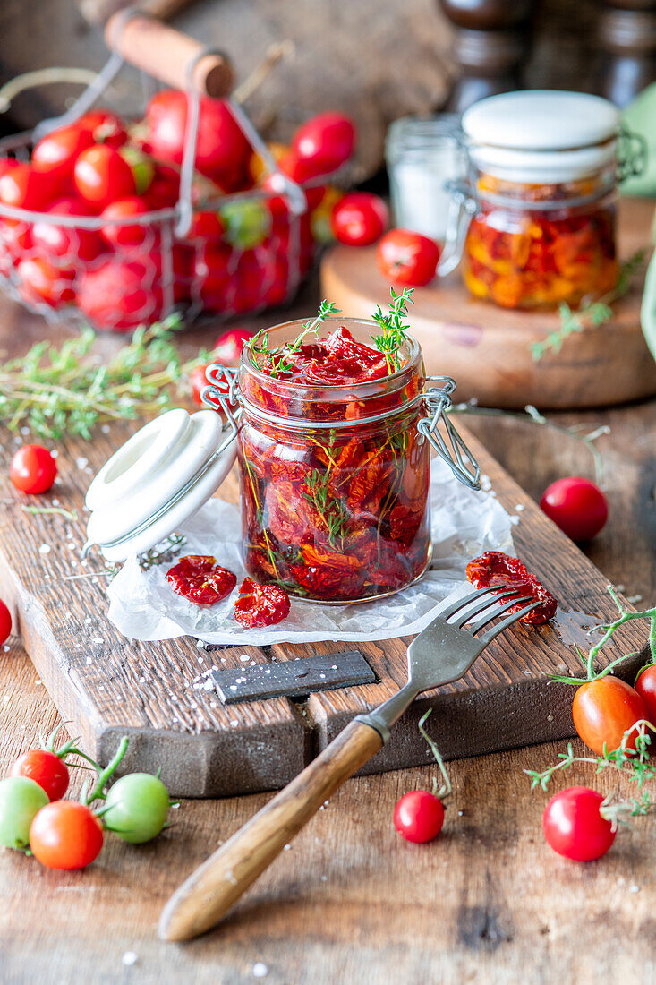 Dried tomatoes with thyme