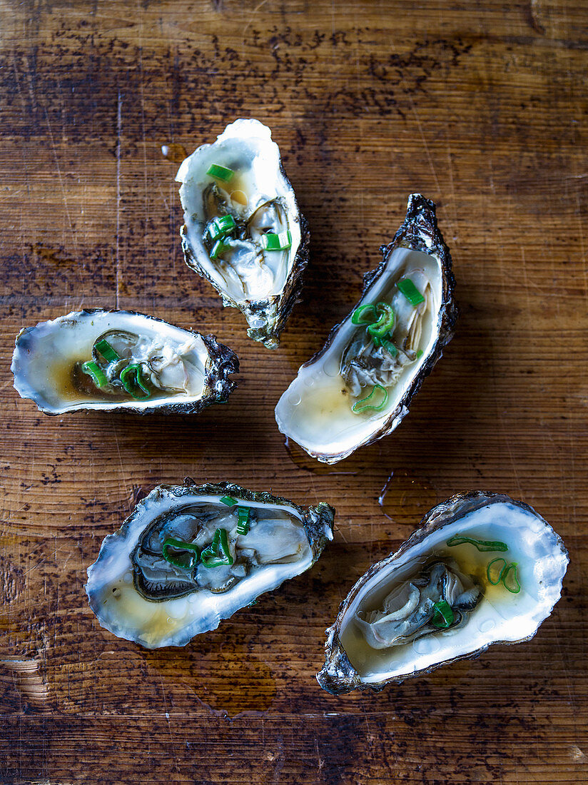 Steamed oysters with soy sauce and spring onions