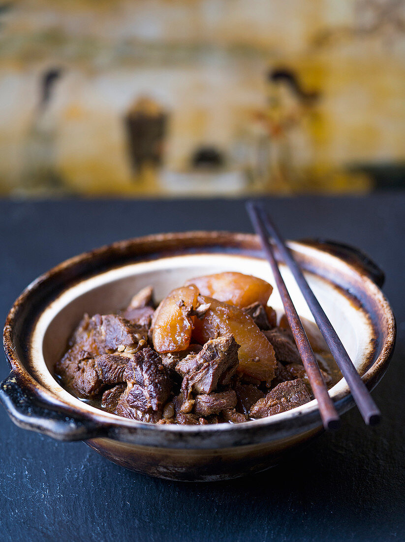 Hot pot with lamb and radish (China)