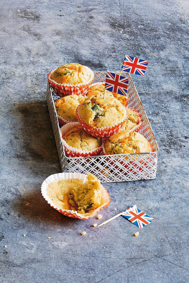 Cheddar and spinach muffins (football evening)