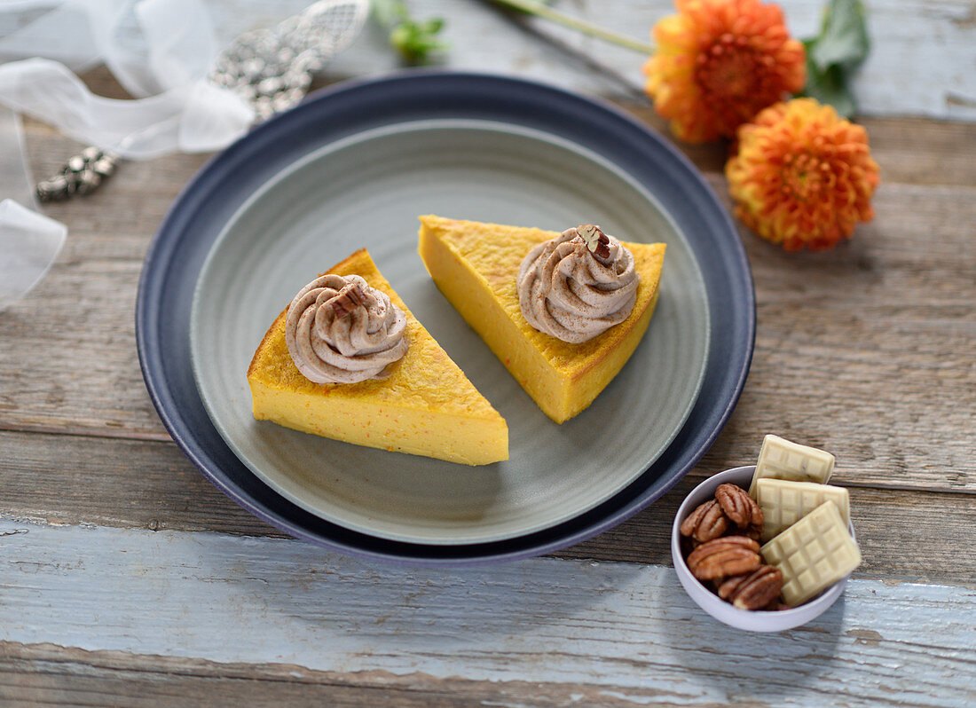 Crustless Vegan pumpkin cheesecake with white chocolate pecan cream