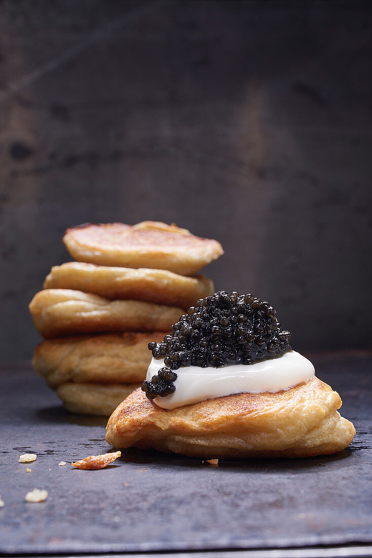 Blinis with caviar and crème fraîche