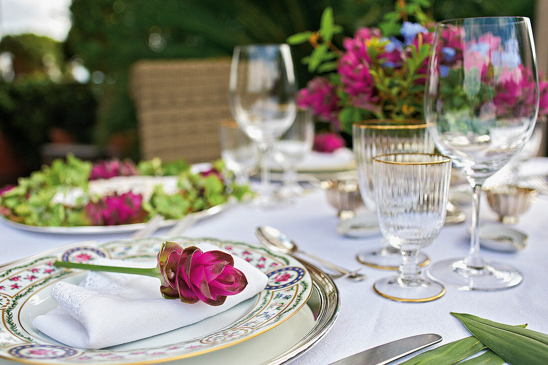 Festive place-setting