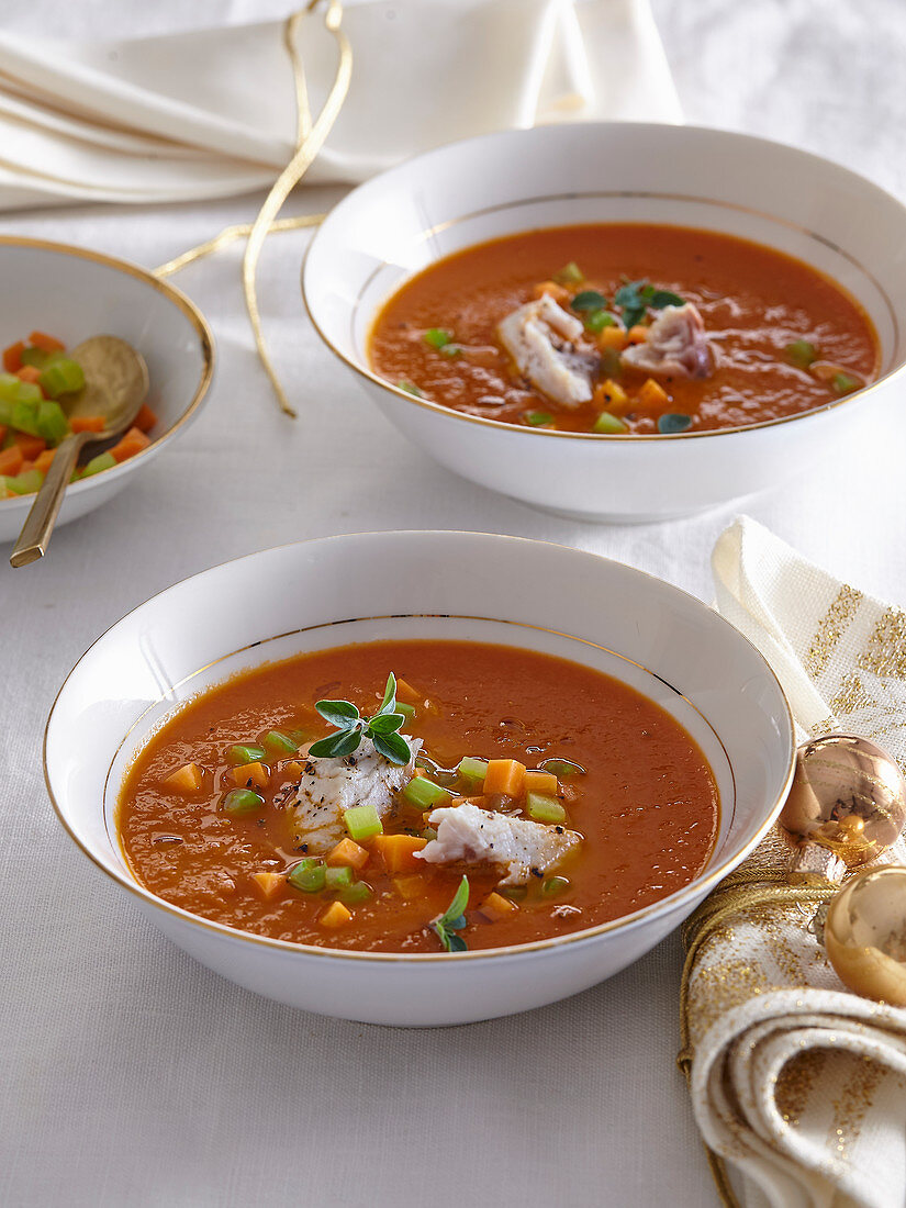 Tomatensuppe mit Karpfen