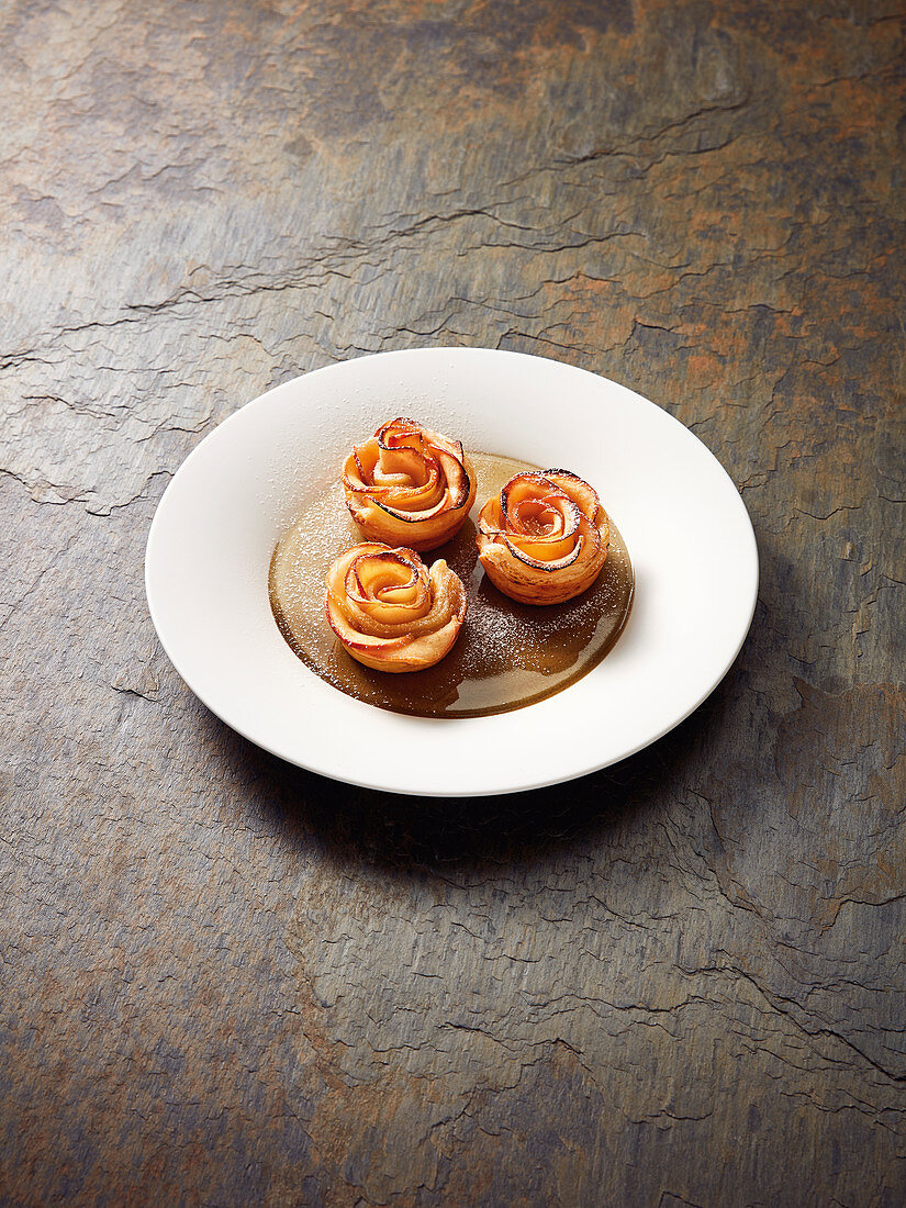 Apple roses in puff pastry