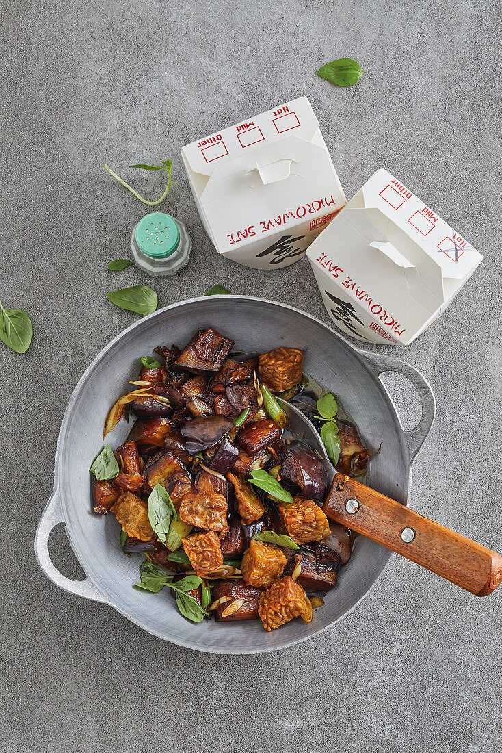 Aubergine tempeh curry with coriander