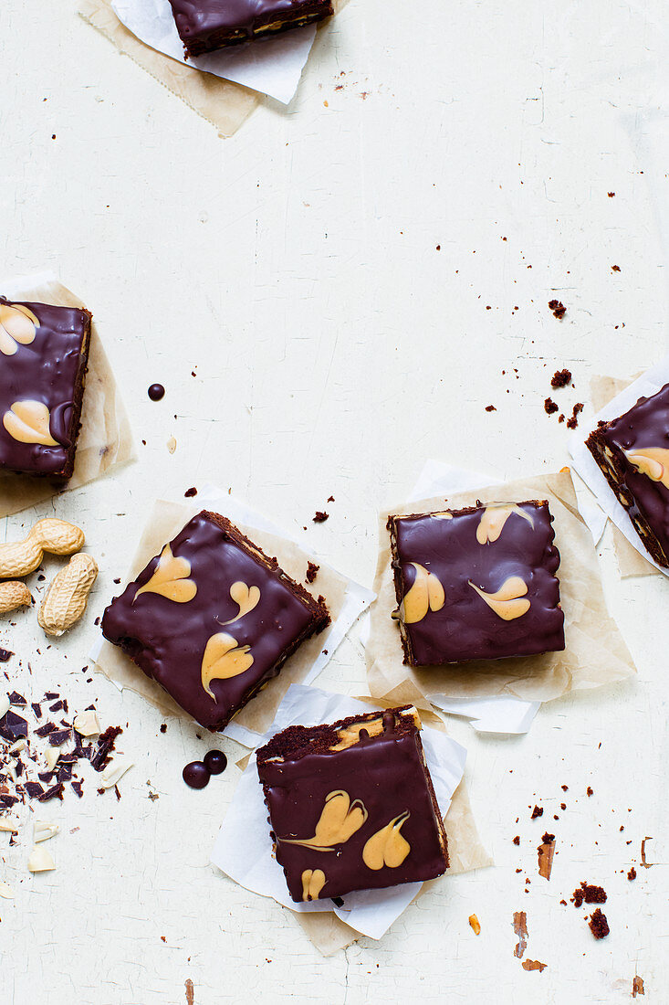 Brownies aus Seidentofu mit Erdnussbutter (vegan)