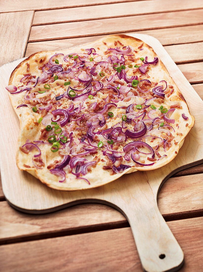 Palatinate tarte flambée with red onions