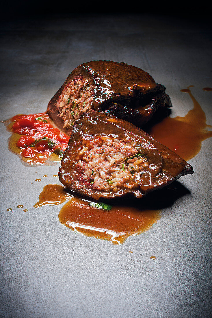 Stuffed spleen with tomato sauce