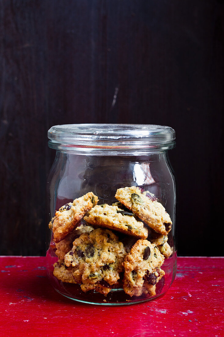 Vegan muesli biscuits