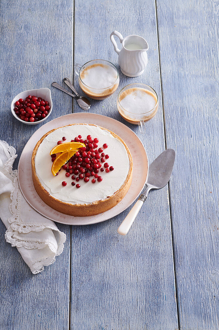 Orangen-Käsekuchen mit Preiselbeeren