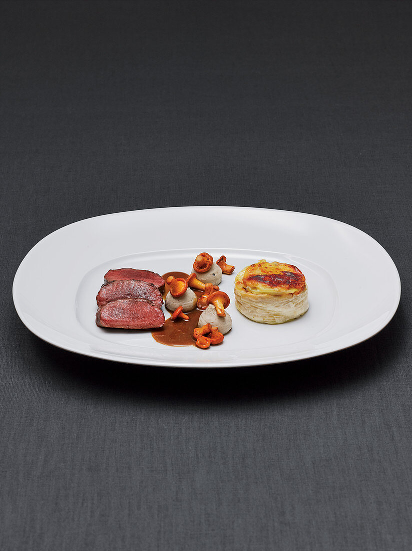 Saddle of venison 'Friedrichsruhe' with chanterelles and potato gratin