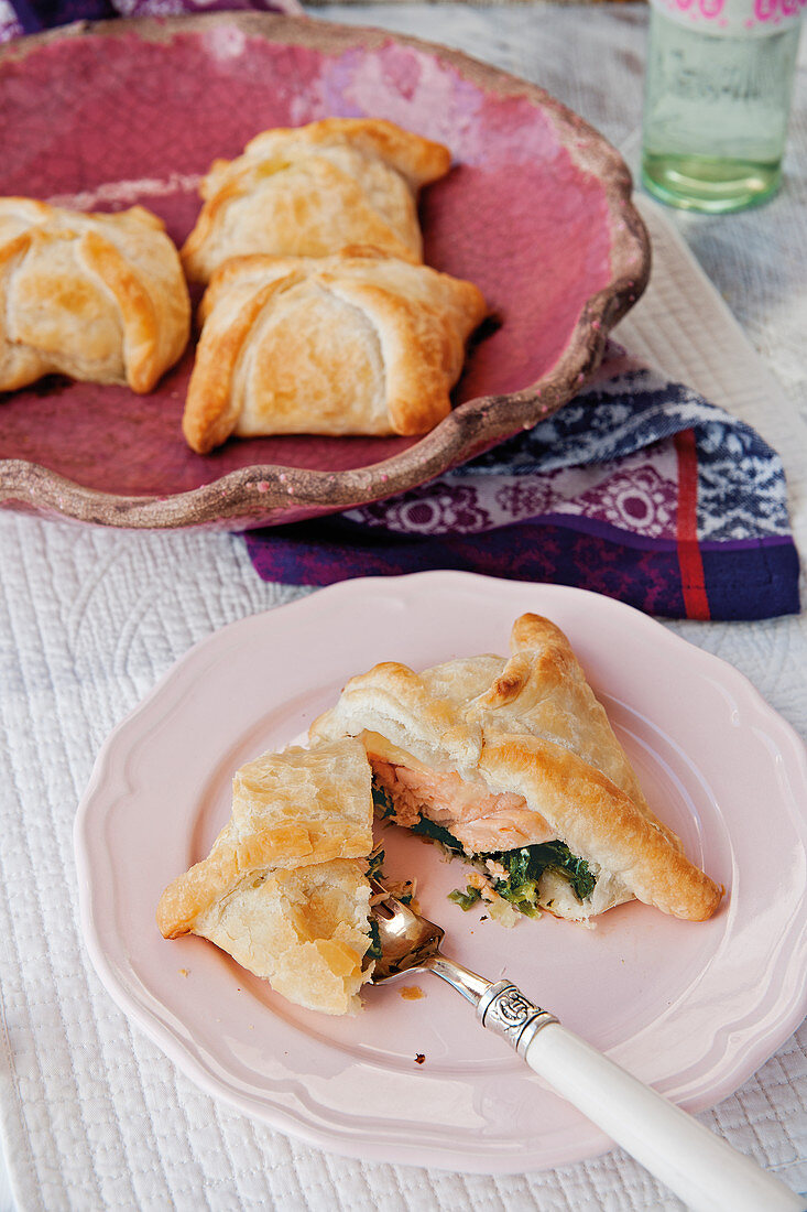 Salmon with spinach and mozzarella in puff pastry