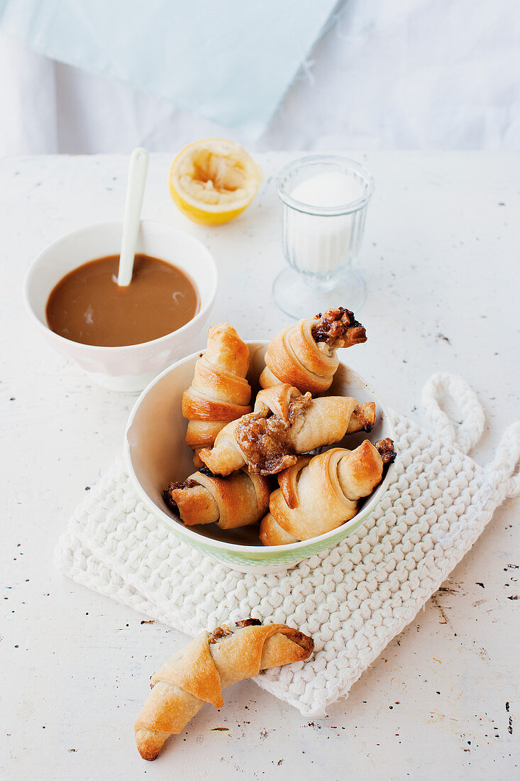 Sweet mozzarella pastries with walnuts