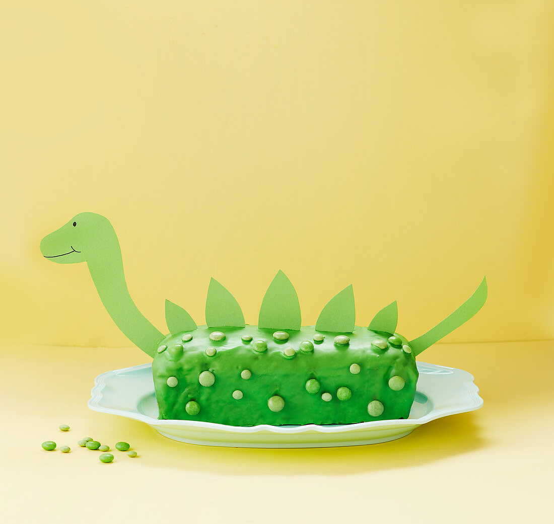Dinosaurierkuchen (Haselnusskuchen mit grüner Glasur)