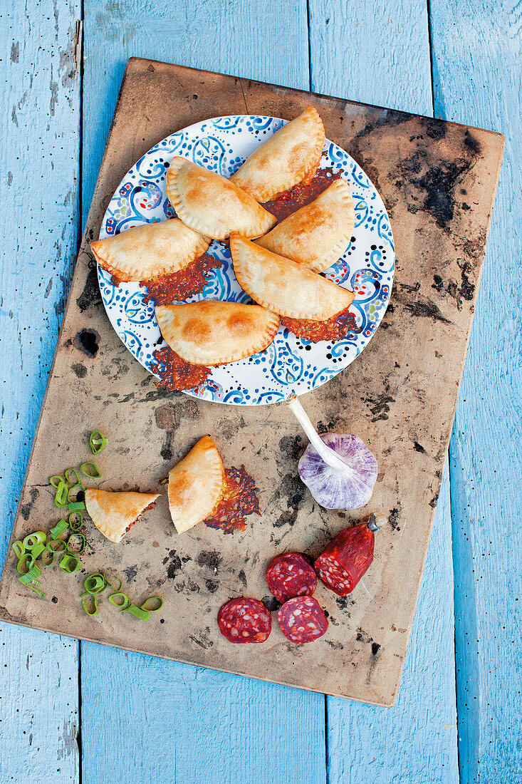 Empanadas mit Mozzarella-Chorizo-Füllung