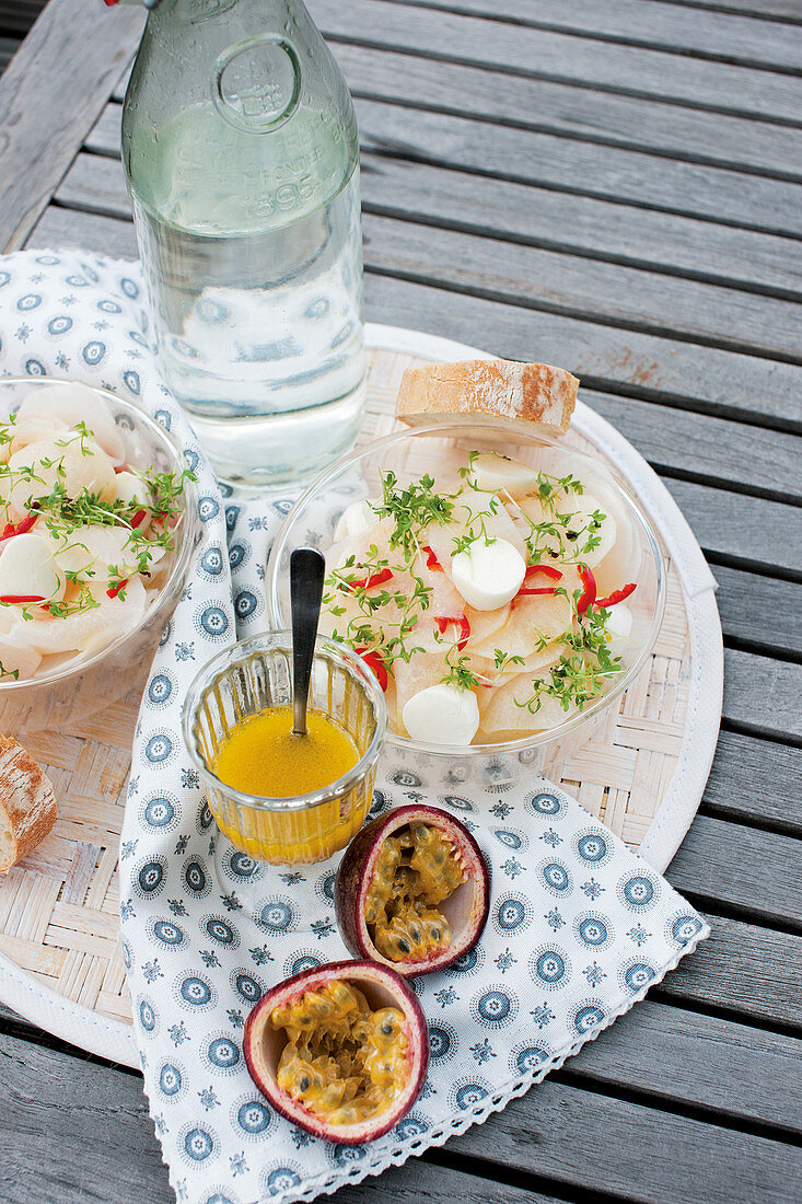 Mozzarella-Rettichsalat mit Passionsfruchtdressing