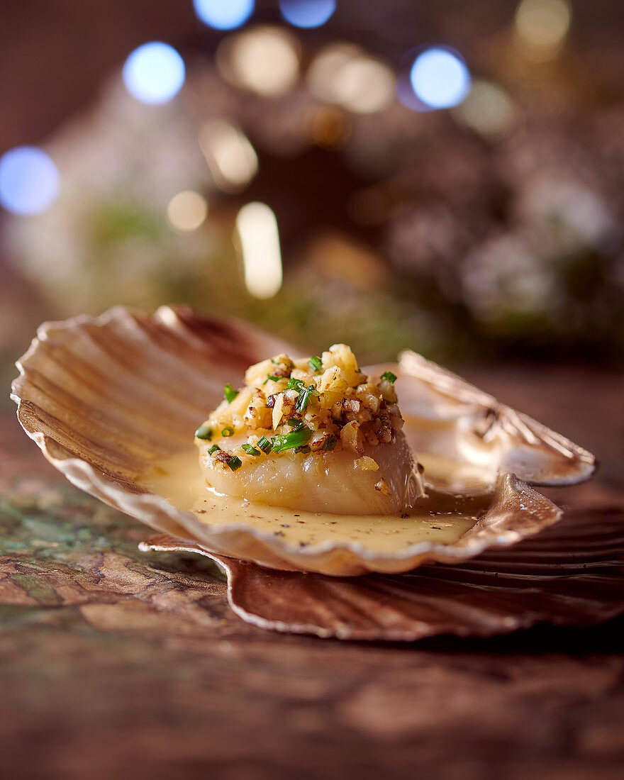 Scallop with apple and nuts