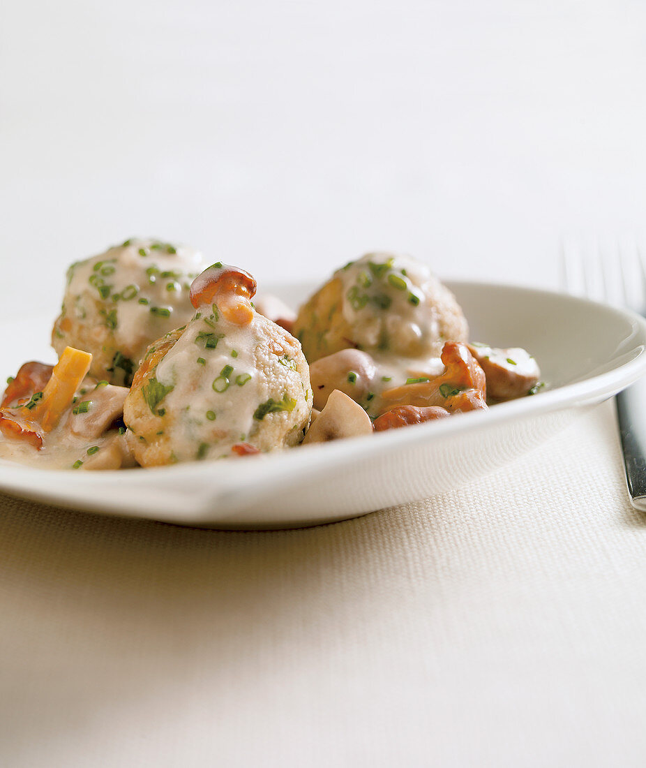 Bayerische Semmelknödel mit Pilzsauce