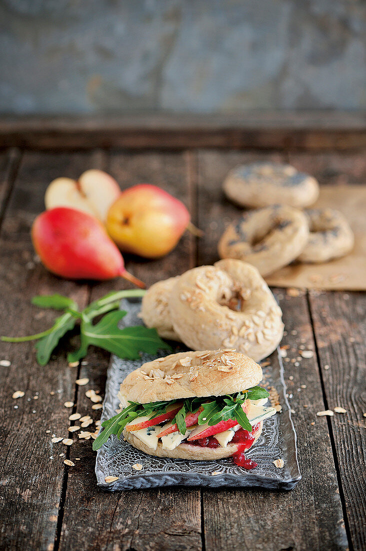 Bagels with blue cheese, pears and cranberries