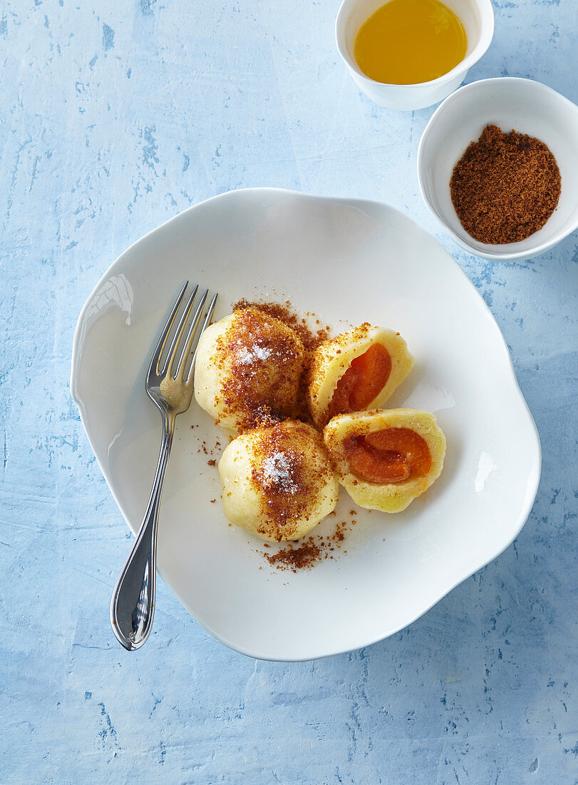 Apricot dumplings with gingerbread