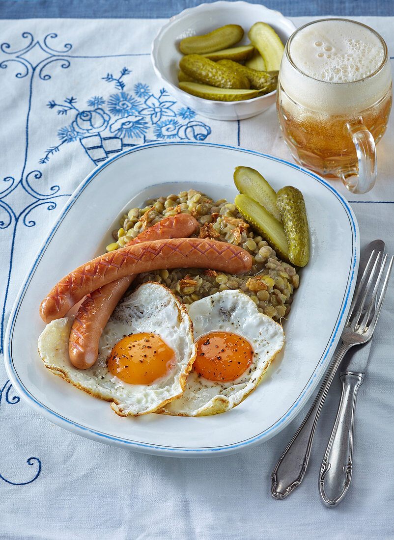 Sour lentils with egg