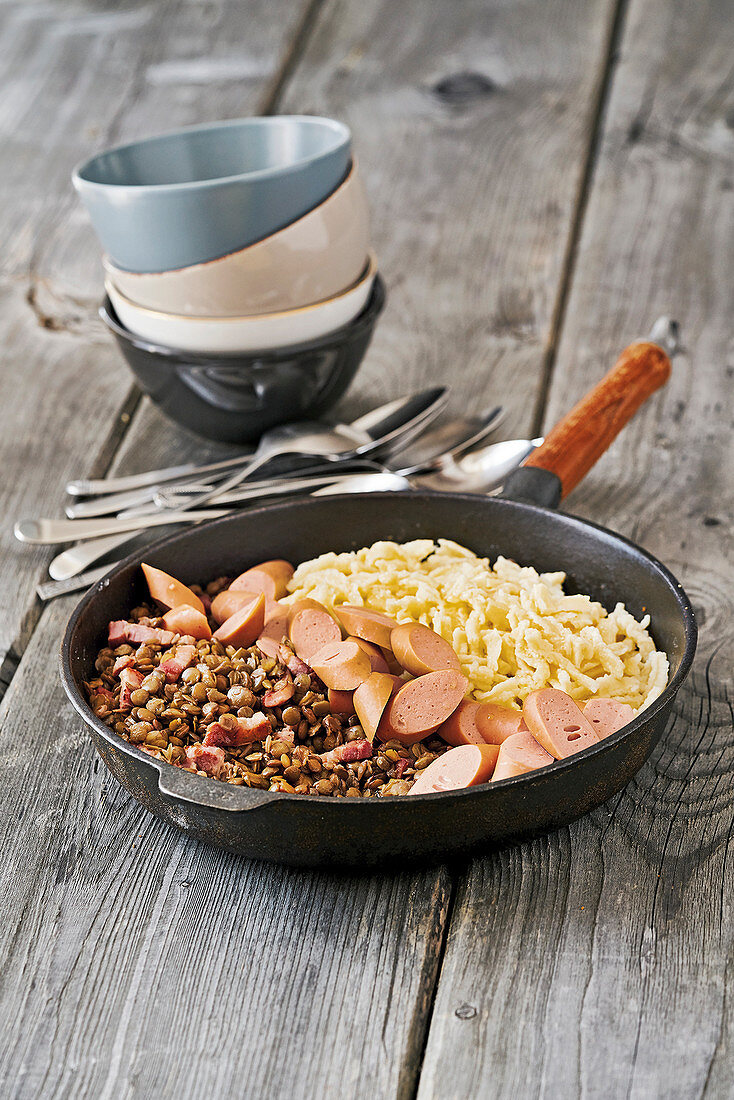 Spätzle mit Linsen und Saitenwürstle (Baden-Württemberg, Deutschland)