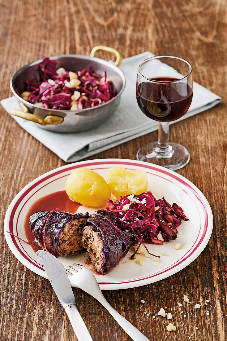 Thuringian red wrap with red cabbage salad